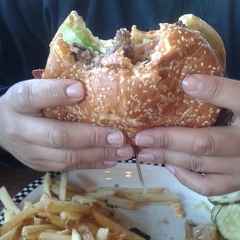 Black Bear Diner Tracy - Husband's big burger - American Near Me - Tracy, California