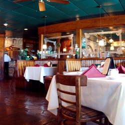Atlantis Grill & Bar - The decor is warm and inviting.