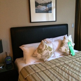 Distinction Te Anua - One of the double beds - Hotels Near Me - Te Anau, STL