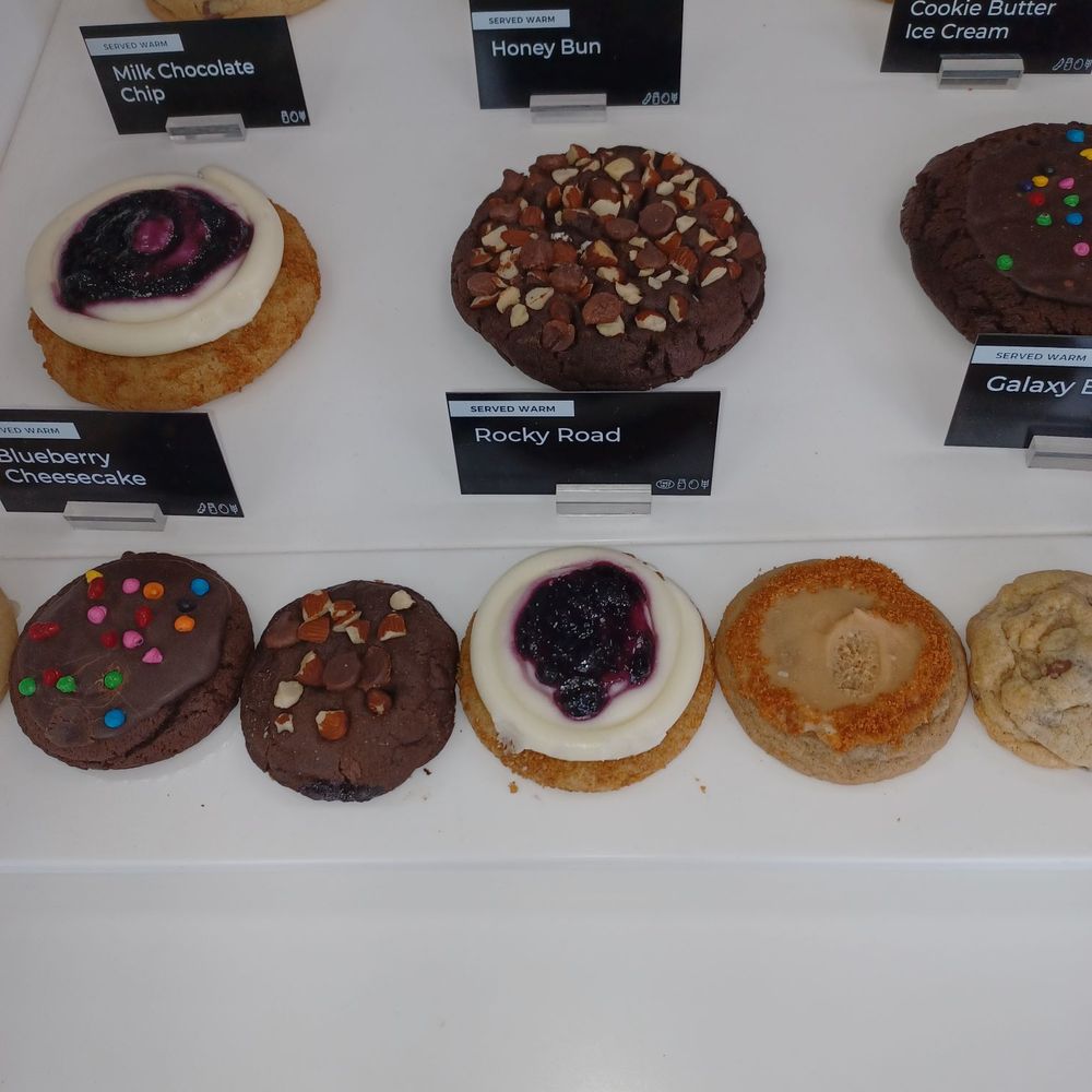 Crumbl - La Canada - Bakeries Near Me - Montrose, California