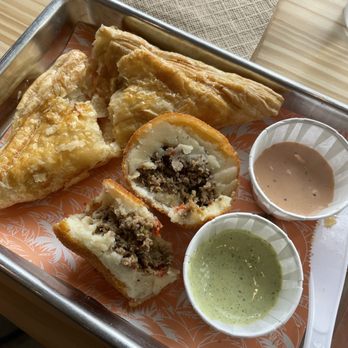La Floridita - Pastelito de guayaba y queso y una papa rellana - Latin American Near Me - Beaverton, Oregon La Floridita - Pastelito de guayaba y queso y una papa rellana - Latin American Near Me - Beaverton, Oregon