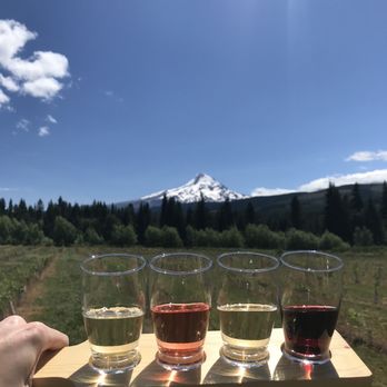 Grateful Vineyard - Wine flight - Wine Tasting Room Near Me - Mount Hood, Oregon Grateful Vineyard - Wine flight - Wine Tasting Room Near Me - Mount Hood, Oregon