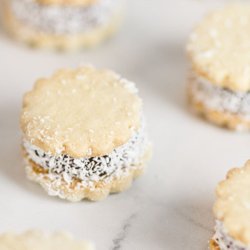 La Merendona - Los mejores alfajores de Madrid hechos con nuestras manos.