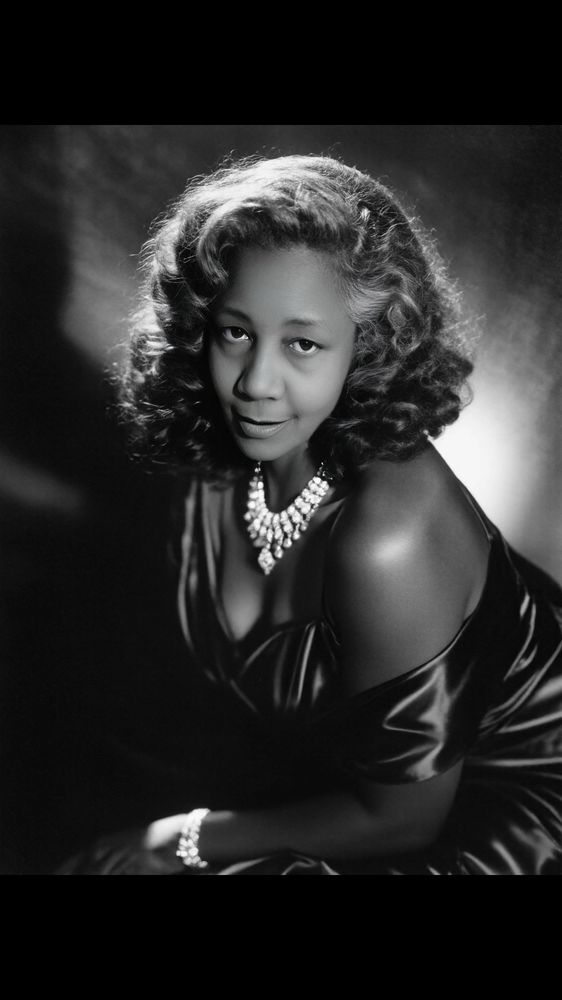 Lunaroma Aromatic Apothecary Logo