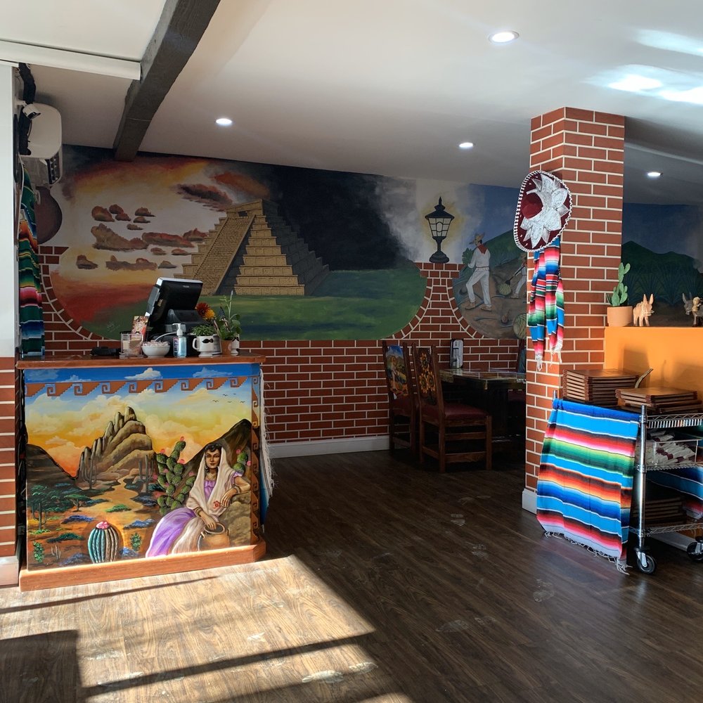 Love the decor! Love the decor!