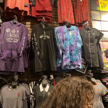Hot Topic - Accessories Near Me - Montclair, California