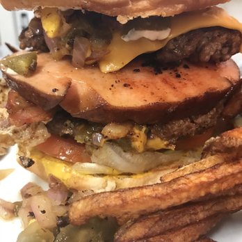 Papa's Pit & More Logo