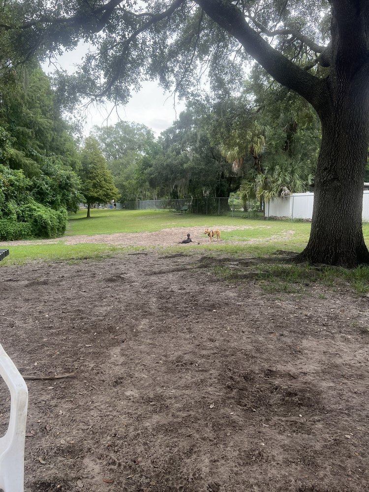 Carolyn Meeker Dog Park and Nature Trail Logo
