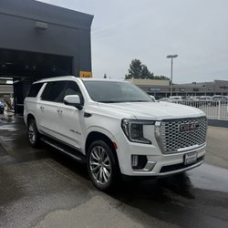 Shell - Car looking sparkling brand new with the touchless car wash!