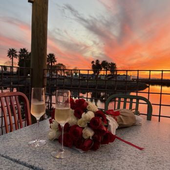 Garlic Brothers Restaurant - Beautiful sunset - Seafood Near Me - Stockton, California Garlic Brothers Restaurant - Beautiful sunset - Seafood Near Me - Stockton, California