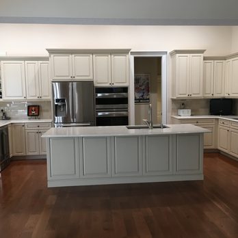 Design Works - Ms. Sheehan's kitchen - Pompeii Quartz Sunny Pearl countertops. - Interior Design Near Me - Sarasota, Florida Design Works - Ms. Sheehan's kitchen - Pompeii Quartz Sunny Pearl countertops. - Interior Design Near Me - Sarasota, Florida