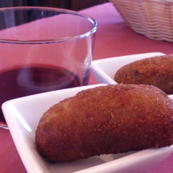El Castellar - Croqueta de ajo negro y boletus - ortiga con gamba - Signature Cuisine Near Me - Berrueco, Z