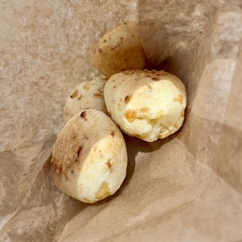 Cafuné - Pão de queijo x 4 - Brazilian Near Me - Paris, 75