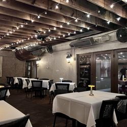Eleven South - Outdoor seating area