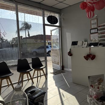 T Nails Lomita - I love the natural light coming from the windows. This is 2pm in the afternoon btw. - Nail Salons Near Me - Lomita, California T Nails Lomita - I love the natural light coming from the windows. This is 2pm in the afternoon btw. - Nail Salons Near Me - Lomita, California