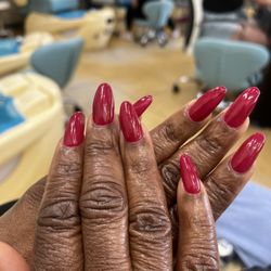 Deluxe Nails & Spa - Lee do my pedi and Tina did my fill. Both ladies are professional, friendly and do a great job!!! 10 out of 10, I would highly recommend!!