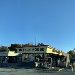 Exterior photo of Waffle House - Memphis, Tennessee Exterior photo of Waffle House - Memphis, Tennessee