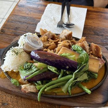 Enseamada Cafe - Crispy Kare Kare - Filipino Near Me - Everett, Washington Enseamada Cafe - Crispy Kare Kare - Filipino Near Me - Everett, Washington