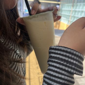 La Cha - THE Sarai Castillo Torres drinking the Banana shake - Bubble Tea Near Me - Hawthorne, California