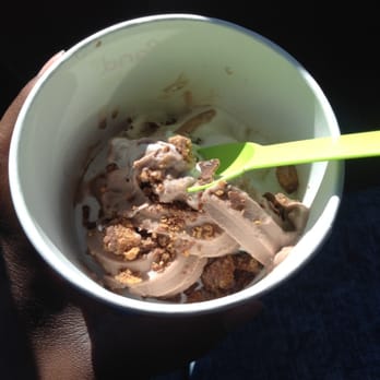 Yogurtland - Vanilla and cookies and cream - Ice Cream & Frozen Yogurt Near Me - Gardena, California Yogurtland - Vanilla and cookies and cream - Ice Cream & Frozen Yogurt Near Me - Gardena, California