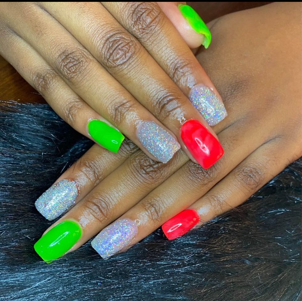 Rae Couture Nails Logo