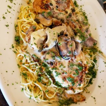 Grand Lux Cafe - Lemon Chicken Picatta, Excellent - American Near Me - Paramus, New Jersey