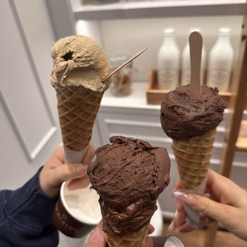 Bacio di Latte - chocolate - Gelato Near Me - Newport Beach, California