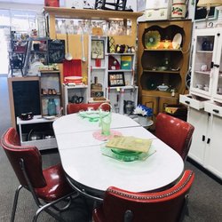 Hickory Creek Antiques - Love this retro table