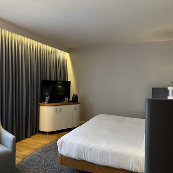 Hilton Rotterdam - King Junior Suite - Hotels Near Me - Rotterdam, ZH