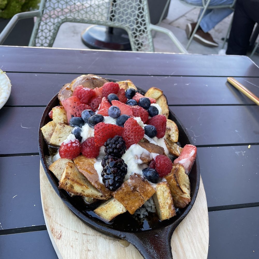 Olia - French toast skillet - Breakfast & Brunch Near Me - Glendale, California Olia - French toast skillet - Breakfast & Brunch Near Me - Glendale, California