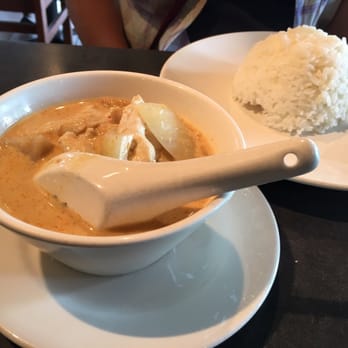 Little Thai Place - Yellow curry with chicken and white rice - Thai Near Me - Victoria, British Columbia Little Thai Place - Yellow curry with chicken and white rice - Thai Near Me - Victoria, British Columbia