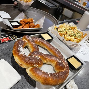 Dave & Buster's Milpitas - San Jose - Buffalo Wings (regular) Soft Pretzel  Mountain O' Nachos - Arcades Near Me - Milpitas, California