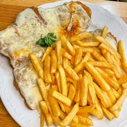 Heilig Geist Stüberl - Schnitzel with horseradish sauce and fries