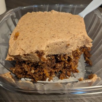 Interstellar BBQ - Carrot cake - Barbeque Near Me - Austin, Texas