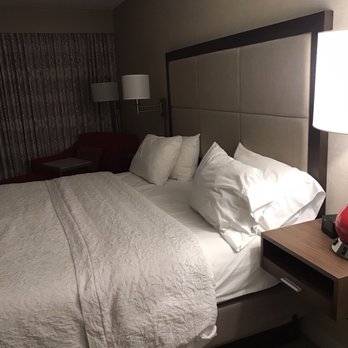 Hampton Inn Toledo-South/Maumee - Fluffy pillows and comfortable blankets so if you have ashy legs this won't make a funky noise - Hotels Near Me - Maumee, Ohio