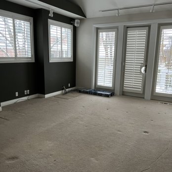 Just The Movers - Living room after house was sold. - Movers Near Me Just The Movers - Living room after house was sold. - Movers Near Me