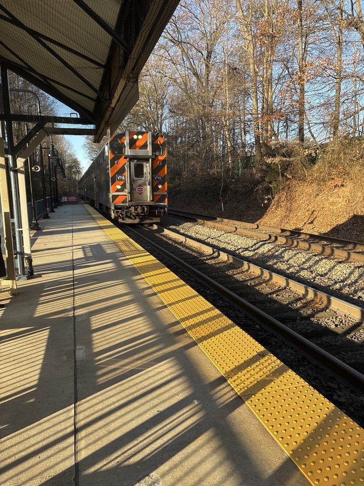 ROLLING ROAD VRE STATION - Updated August 2025 - 55 Photos - 9016 Burke ...