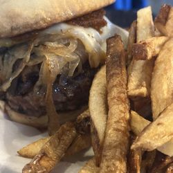 Battle Hill Brewing Company - Bigfoot maple bacon burger