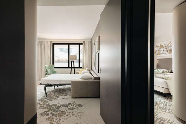 Hilton Amsterdam Airport Schiphol by null