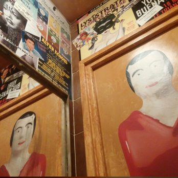 Le Valois - Déco des toilettes - Cocktail Bars Near Me - Paris, 75 Le Valois - Déco des toilettes - Cocktail Bars Near Me - Paris, 75