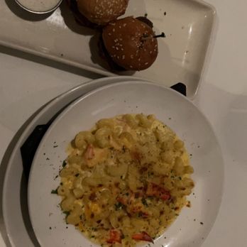 Harry & Izzy's - Filet sliders and lobster Mac and cheese - Steakhouses Near Me - Indianapolis, Indiana