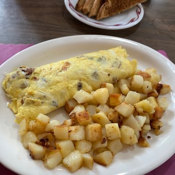 Colonial Pancake House & Restaurant - The plain Jane omelette with bacon - American Near Me - Wyoming, Pennsylvania Colonial Pancake House & Restaurant - The plain Jane omelette with bacon - American Near Me - Wyoming, Pennsylvania