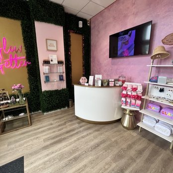 Opulence Spray Tan - Front desk and sales area - Spray Tanning Near Me - Atlanta, Georgia Opulence Spray Tan - Front desk and sales area - Spray Tanning Near Me - Atlanta, Georgia