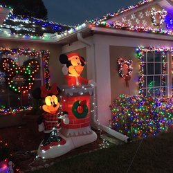 Streamside Drive Christmas Light - Mickey