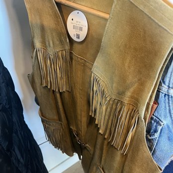 Old 44 Vintage - Too fair price for this item would have been $55 tops. It was damaged and NOT good quality. - Used, Vintage & Consignment Near Me - San Juan Capistrano, California Old 44 Vintage - Too fair price for this item would have been $55 tops. It was damaged and NOT good quality. - Used, Vintage & Consignment Near Me - San Juan Capistrano, California