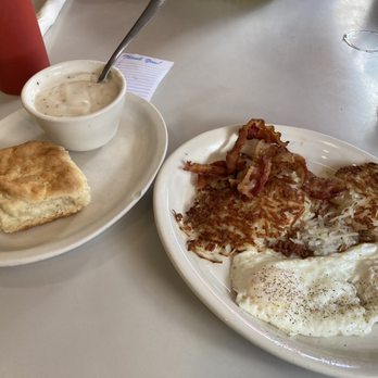 Cowpoke's Cafe - Bacon, Eggs, hash browns, biscuits and gravy. - American Near Me - Weleetka, Oklahoma