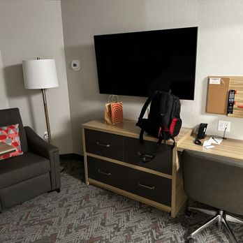 Candlewood Suites Oak Harbor - Remodeled room tv and desk - Hotels Near Me - Oak Harbor, Washington Candlewood Suites Oak Harbor - Remodeled room tv and desk - Hotels Near Me - Oak Harbor, Washington