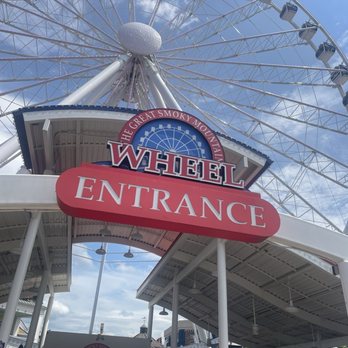 The Island - Amusement Parks Near Me - Pigeon Forge, Tennessee