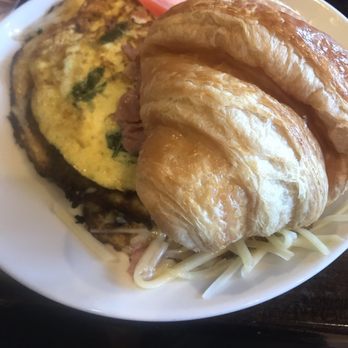 la Madeleine - Custom Omelette with butter croissant - Bakeries Near Me - Duluth, Georgia