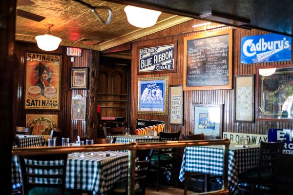 Frankie's Bar & Grill by null